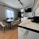Hyper-centre - A Pied Межев