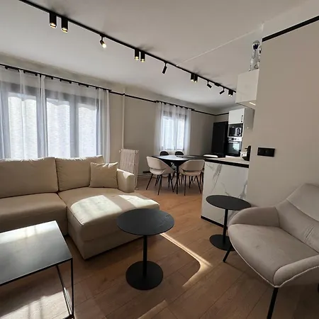 Hyper-centre - A Pied *